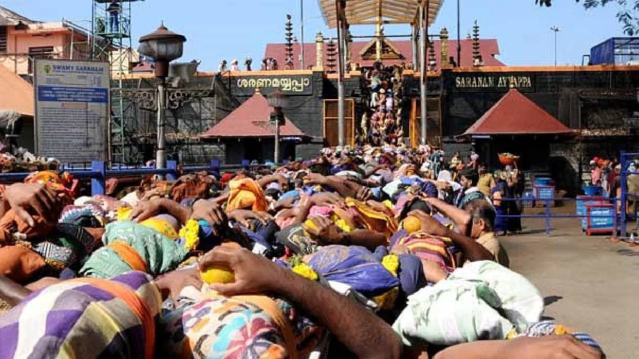 Sabarimala pilgrimage: శబరిమల దర్శనానికి ఆన్‌లైన్ బుకింగ్స్.. నిర్ణయాన్ని సమర్ధించుకున్న పినరయి సర్కార్..