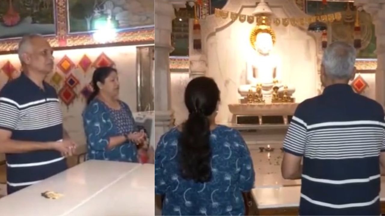Satyendar Jain: జైలు నుంచి బయటకు వచ్చి జైన దేవాలయం దర్శించిన జైన్‌ దంపతులు
