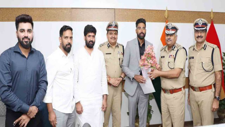 Mohammed Siraj: డీఎస్పీగా క్రికెటర్ మహ్మద్ సిరాజ్ బాధ్యతలు స్వీకరణ..