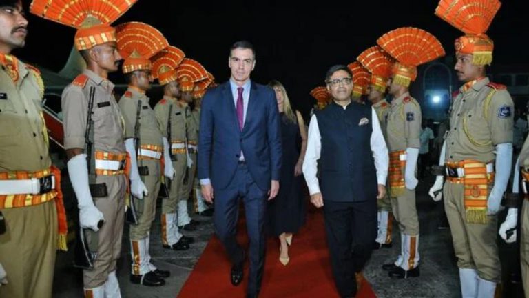 Spanish PM Sanchez: భారత పర్యటన కోసం వడోదర చేరుకున్న స్పెయిన్ ప్రధాని శాంచెజ్
