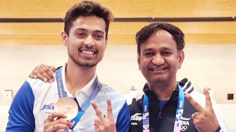 Paris Olympics 2024: 5 కోట్లు, ఓ ప్లాట్ ఇవ్వండి.. ప్రభుత్వానికి ఒలింపిక్ విజేత స్వప్నిల్‌ తండ్రి డిమాండ్!