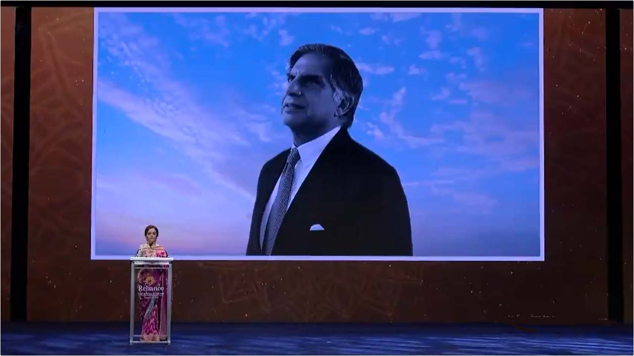 Ratan Tata: రతన్ టాటాకు అంబానీ ఫ్యామిలీ.. ఉద్యోగులు ఘన నివాళి