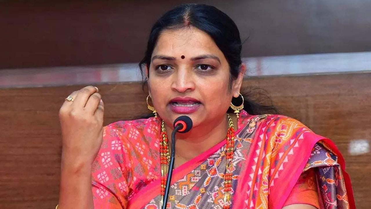 Usha Sri Charan: విజయదశమి రోజు మహిళలపై గ్యాంగ్‌రేప్‌ అత్యంత దుర్మార్గం: మాజీ మంత్రి
