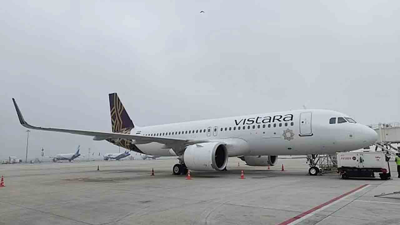 Vistara Flight: హైదరాబాద్ నుంచి ఢిల్లీ వెళ్తున్న విమానం అత్యవసర ల్యాండింగ్..