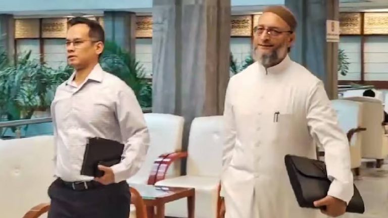 Waqf bill: వక్ఫ్ బిల్లు ప్యానెల్ సమావేశంలో వాగ్వాదం.. మహిళలకు చోటుపై ప్రతిపక్షాల అభ్యంతరం..