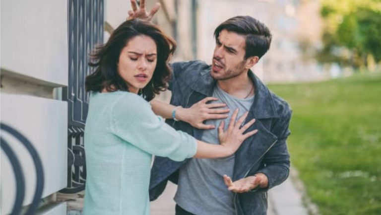 Wife And Husband Relationship	: పొరపాటున కూడా మీ భార్యతో ఈ విషయాలు చెప్పకండి?