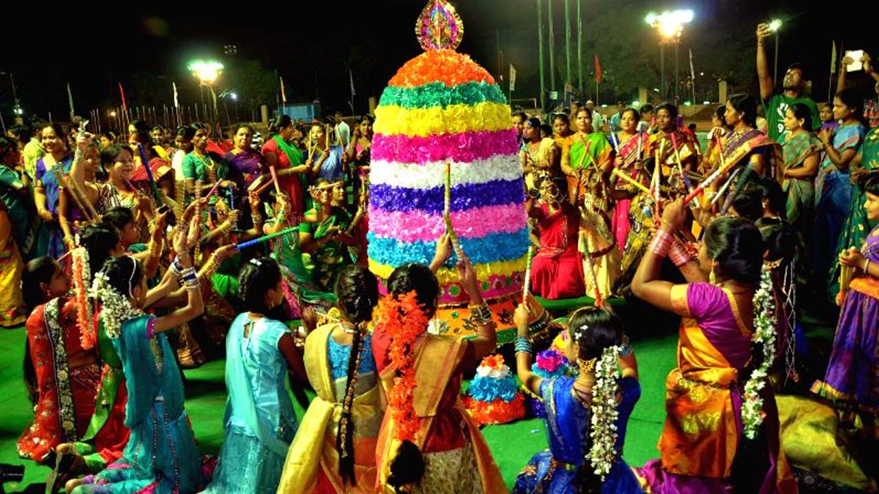 Bathukamma Songs: బతుకమ్మ టాప్ సాంగ్స్‌ ఇవే..