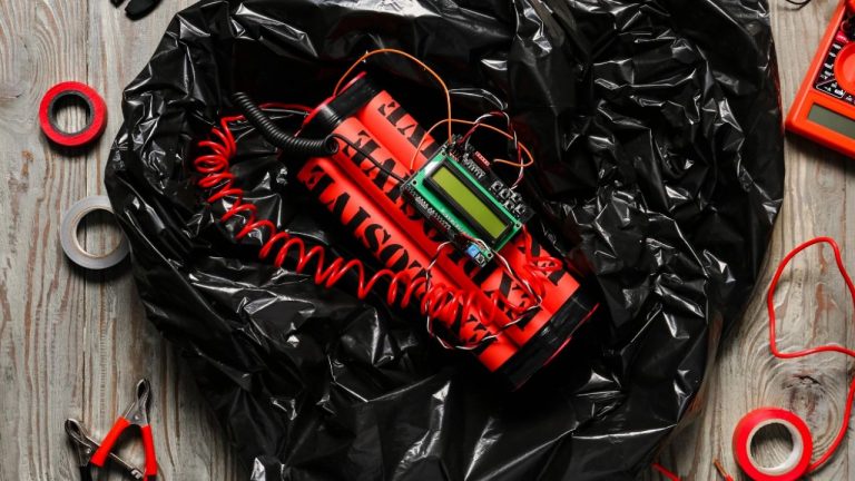 Delhi: టెన్షన్.. టెన్షన్.. ఢిల్లీలోని  40కి పైగా స్కూళ్లకు బాంబు బెదిరింపులు..