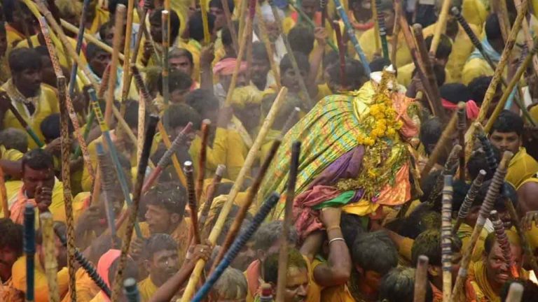 Devaragattu Bunny Festival 2024 : దేవరగట్టులో కర్రల సమరం, 70 మందికి గాయాలు