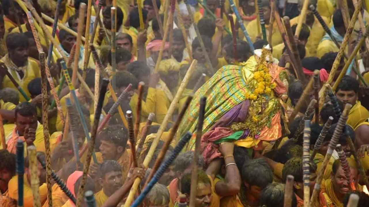 Devaragattu Bunny Festival 2024 : దేవరగట్టులో కర్రల సమరం, 70 మందికి గాయాలు