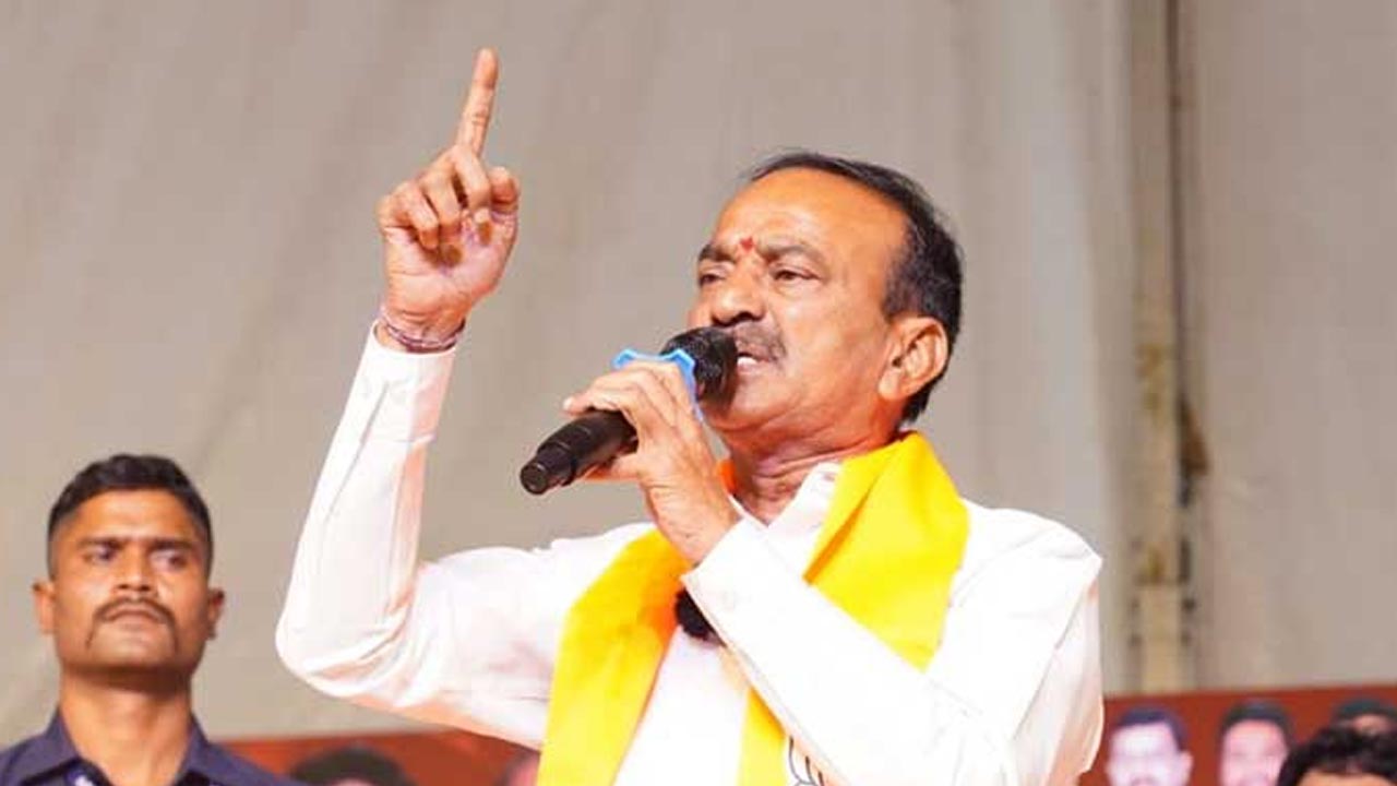 Eatala Rajendar: దుండిగల్⁭లో అసైన్డ్ భూముల ఆందోళన.. అధికారులపై ఎంపీ ఈటల ఫైర్