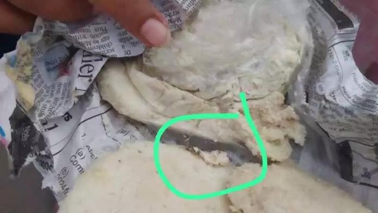 Jagtial District : ఇడ్లీలో జెర్రీ.. నోట్లో వేసుకున్న హోటల్ యజమాని..