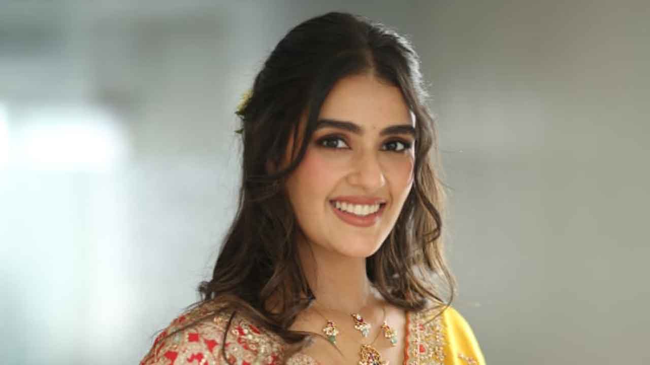 Kavya Thapar : విశ్వం చిత్రంలో ప్రతీదీ చాలెంజ్ గా అనిపించింది.. ఇంటర్వ్యూలో ఆసక్తికర విషయాలు