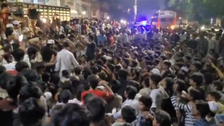 Muzaffarnagar: ప్రవక్తపై చేసిన అభ్యంతరకర వ్యాఖ్యలతో వీధుల్లోకి వచ్చిన వేలాది మంది ముస్లింలు