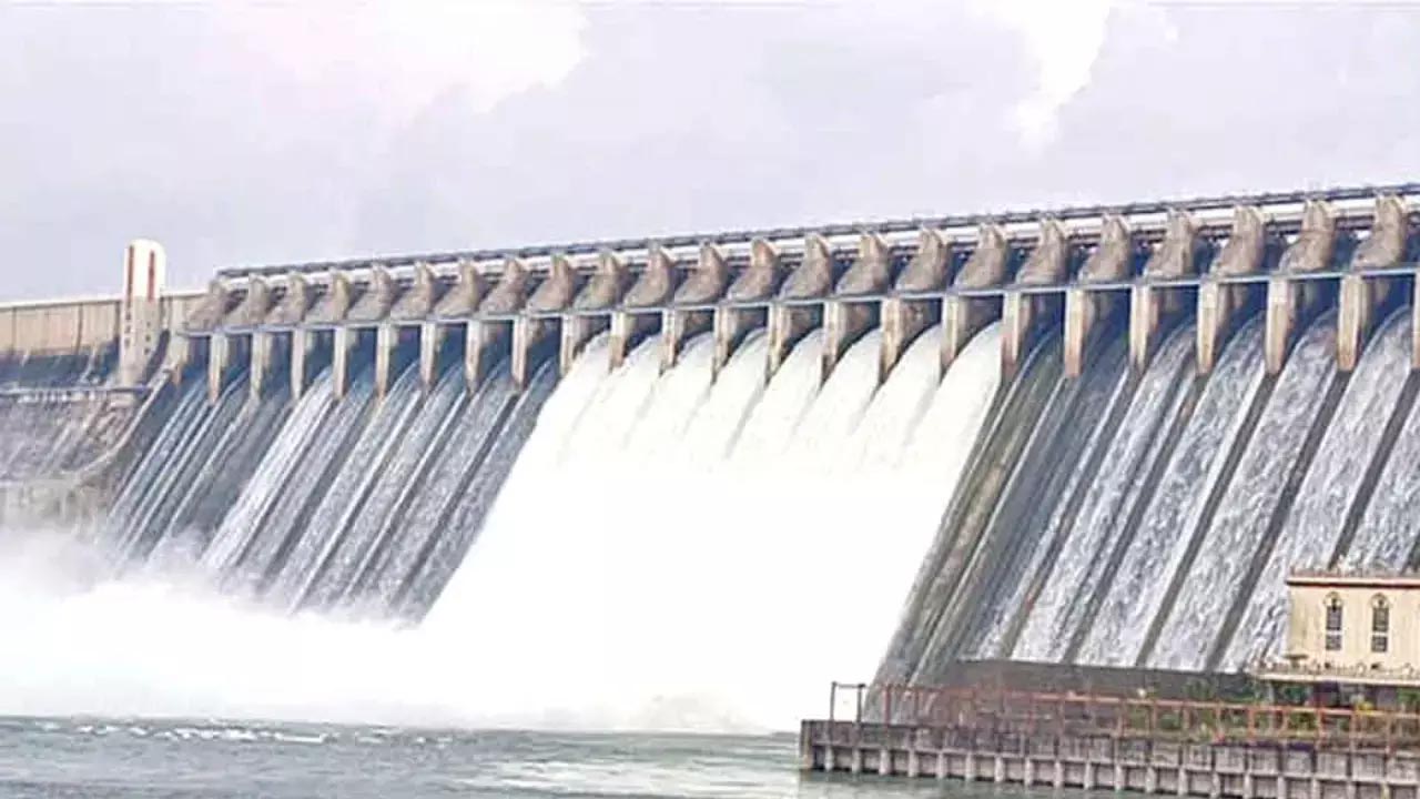 Nagarjuna Sagar: సాగర్‌ కు భారీగా వరద.. 8 క్రస్ట్‌ గేట్ల ద్వారా నీటి విడుదల..