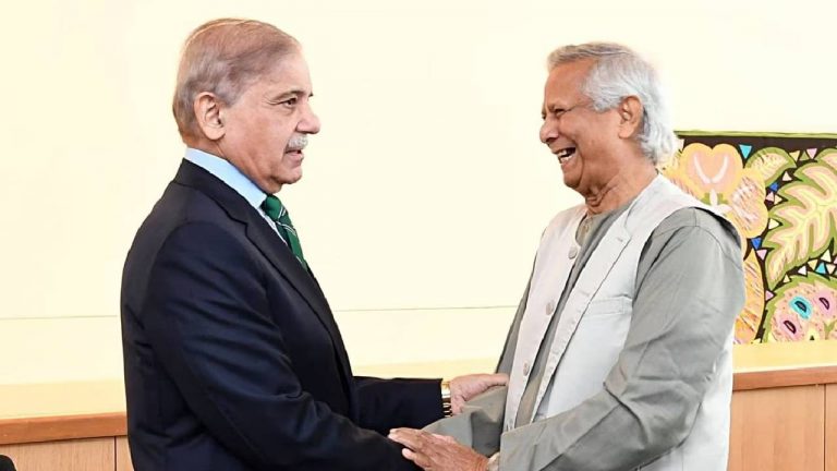 Bangladesh: భారత్‌తో సంబంధాలు తెంచుకుంటూ.. పాకిస్తాన్‌తో పెంచుకుంటున్న బంగ్లాదేశ్..