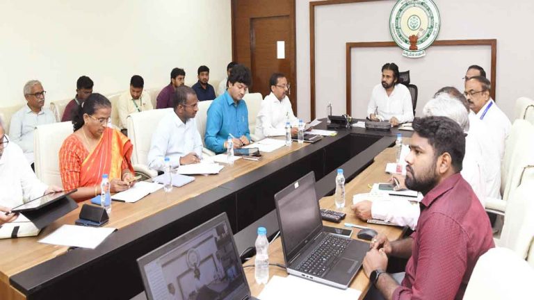 Deputy CM Pawan Kalyan: కలెక్టర్లతో డిప్యూటీ సీఎం పవన్‌ వీడియో కాన్ఫరెన్స్‌.. ‘పల్లె పండుగ’పై కీలక సూచనలు..