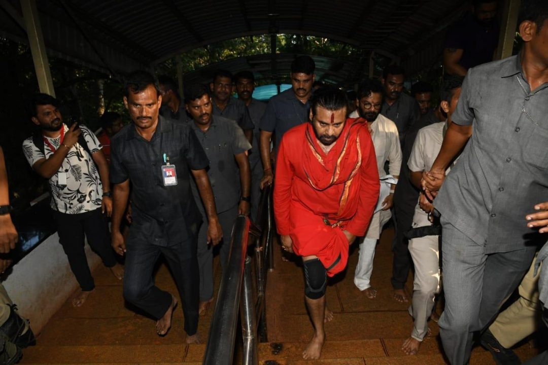 Pawan Kalyan: కాలినడకన తిరుమలకు డిప్యూటీ సీఎం పవన్ కల్యాణ్