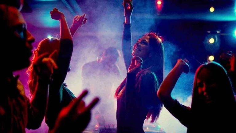 Kings and Queens Bar : హైదరాబాద్‌లో గబ్బు లేపుతున్న పబ్ కల్చర్… పబ్ క్లోజ్ అయ్యాక అమ్మాయిల్ని సప్లై చేస్తున్న వైనం