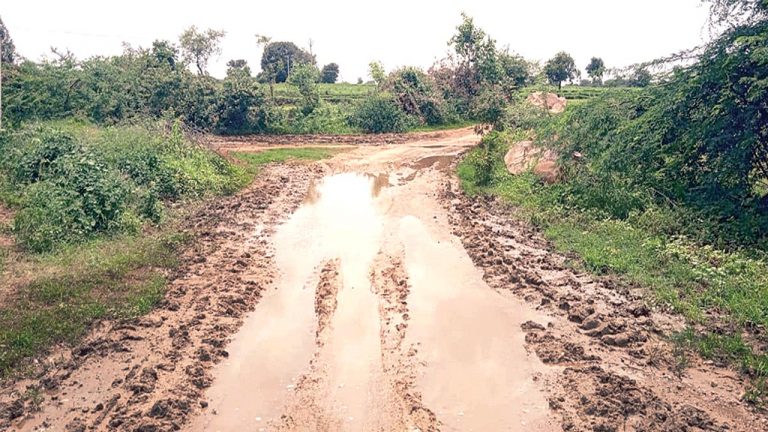 Breaking News: తెలంగాణ గ్రామీణ రోడ్లకు మహర్దశ.. రూ. 1377.66 కోట్లు మంజూరు