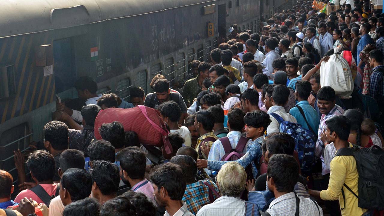Secunderabad: దసరా ఎఫెక్ట్‌.. రైల్వే స్టేషన్ లో ప్రయాణికుల రద్దీ..