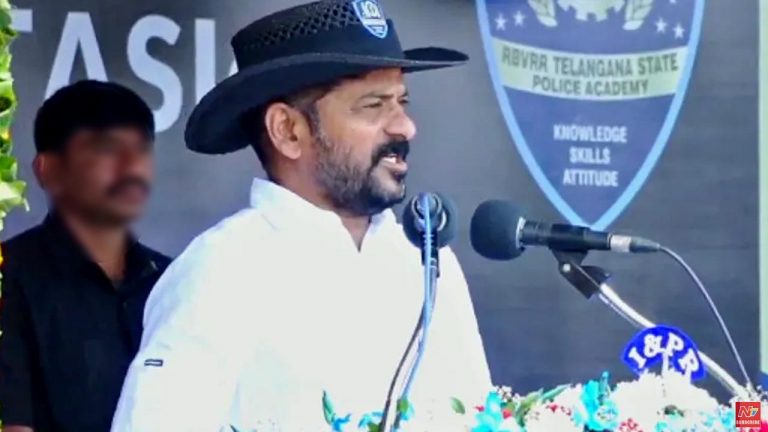 CM Revanth Reddy: వీర మరణం పొందిన పోలీసు కుటుంబాలకు కోటి పరిహారం.. ఒకరికి ప్రభుత్వ ఉద్యోగం..