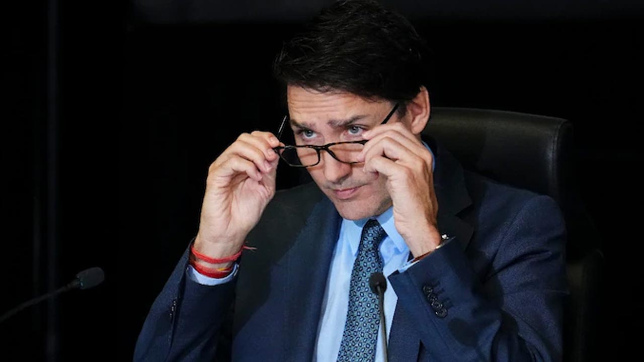 Justin Trudeau: జస్టిన్ ట్రూడోపై సొంత పార్టీ ఎంపీల  అసంతృప్తి.. రాజీనామా చేయాలని డిమాండ్