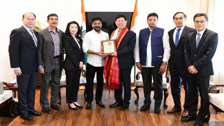 CM Revanth Reddy: ఫాక్స్‌కాన్ కంపెనీ పనులను పర్యవేక్షించిన సీఎం రేవంత్..