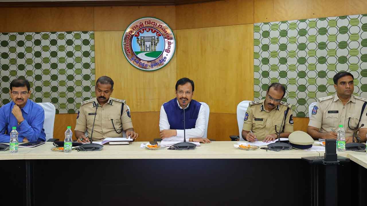 TGSRTC : ద‌స‌రా ఆప‌రేష‌న్స్‌పై పోలీస్, రవాణా శాఖల అధికారులతో ఆర్టీసీ సమన్వయ సమావేశం