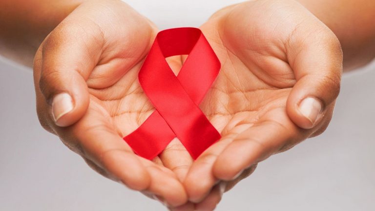 AIDS: ఎయిడ్స్ లైంగిక సంపర్కం ద్వారా మాత్రమే కాదు.. ఈ మార్గాల ద్వారా కూడా వ్యాప్తి..