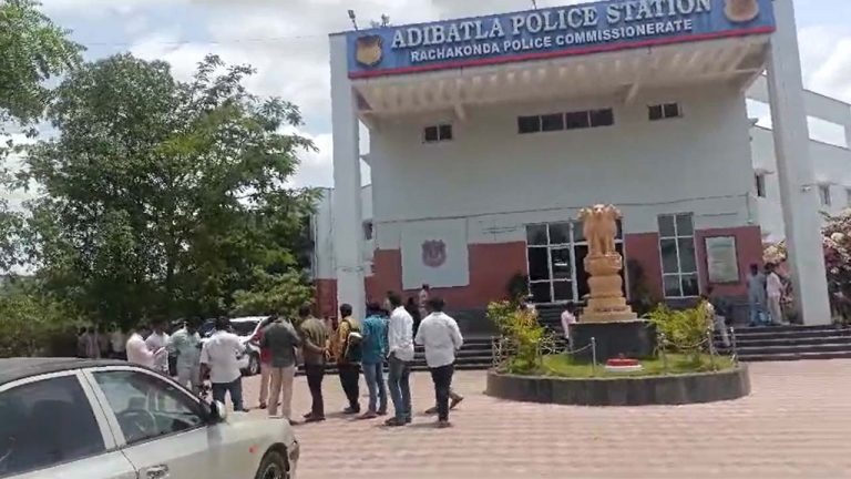 Rangareddy: బట్టల వ్యాపారికి లేడీవాయిస్‌ తో ట్రాప్‌.. కిడ్నాప్‌ చేసి కోటి డిమాండ్‌..