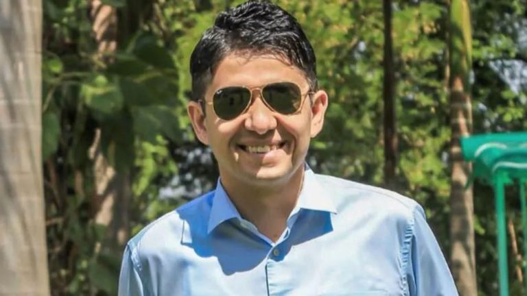 Amit Kataria: దేశంలో ధనిక ఐఏఎస్ అధికారుల్లో ఒకరు.. జీతం నెలకు రూ.1 మాత్రమే..