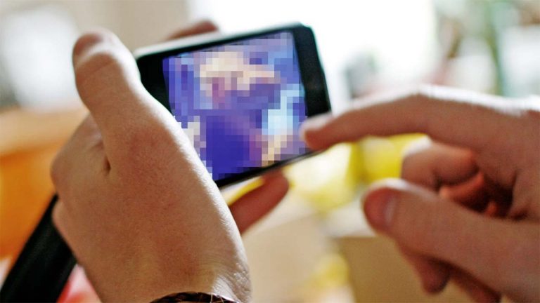 Australians: షాకింగ్ రిపోర్టు.. ప్రతి ముగ్గురిలో ఒకరు పోర్న్ వాచ్!