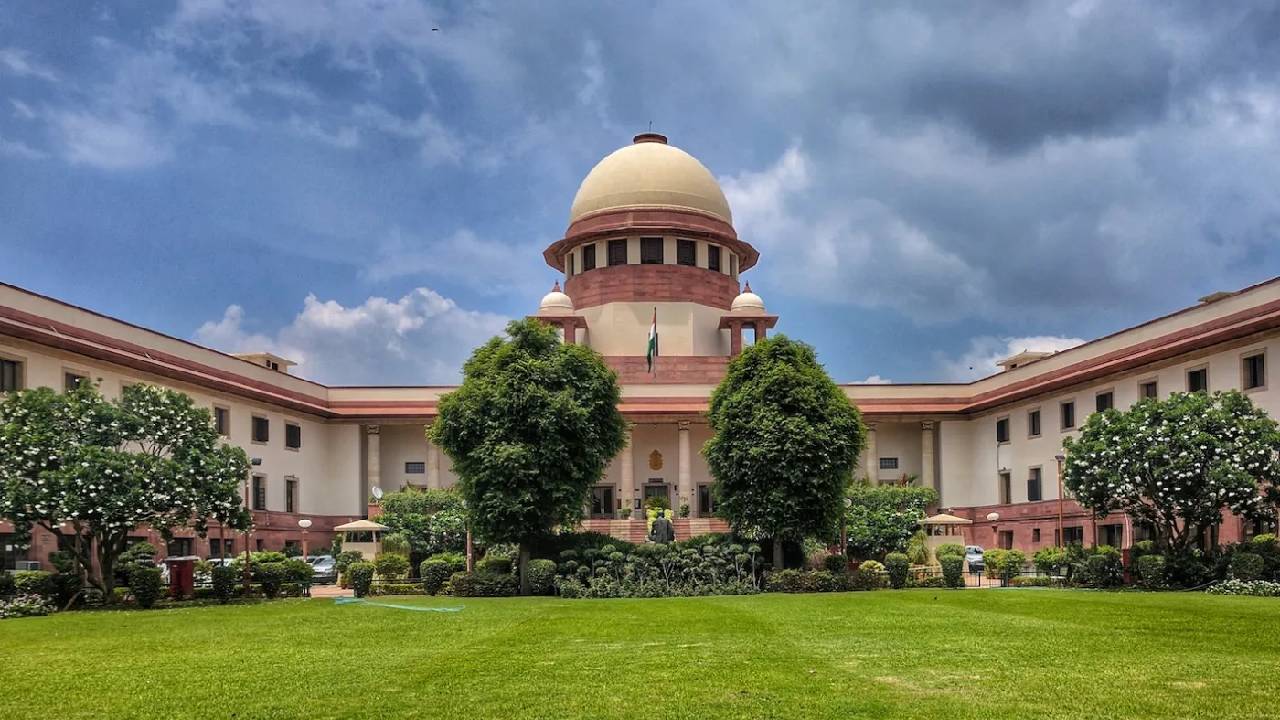 SC halts trial court proceedings in Sambhal mosque dispute, asks UP govt to maintain peace, harmony SC halts trial court proceedings in Sambhal mosque dispute, asks UP govt to maintain peace, harmony