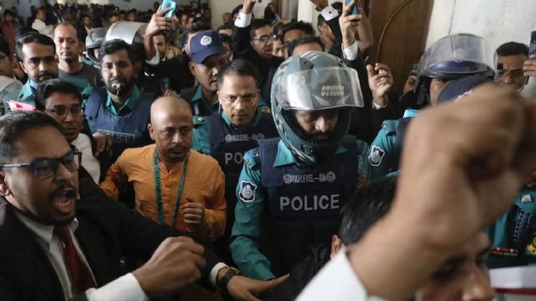 Bangladesh: హిందూనేత అరెస్ట్..భారత్ వ్యాఖ్యల్ని ఖండించిన బంగ్లాదేశ్..