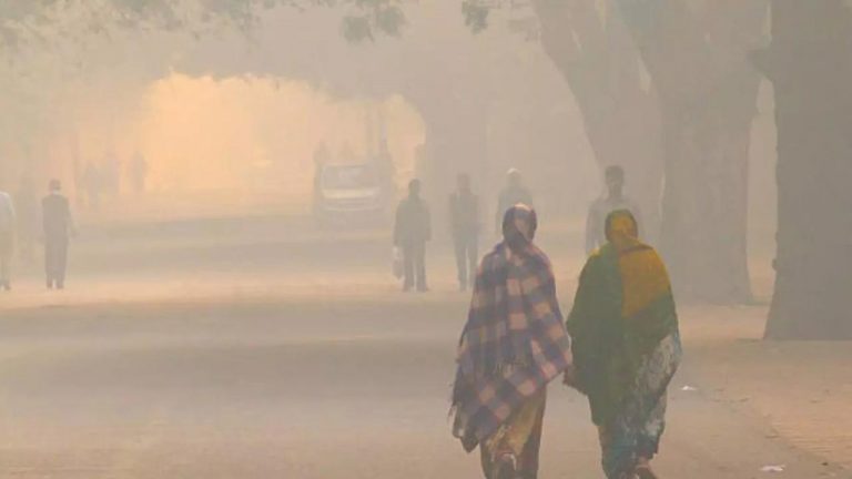 Delhi Air Pollution: ఢిల్లీలో పూర్తిగా క్షీణించిన గాలి నాణ్యత.. పీల్చితే శ్వాసకోశ సమస్యలే