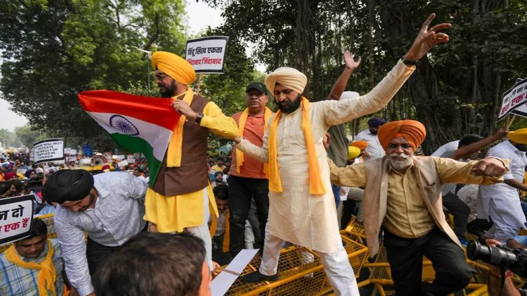 Delhi: హిందూ ఆలయాలపై దాడులు చేస్తే ఊరుకోం.. సిక్కుల భారీ నిరసన(వీడియో)