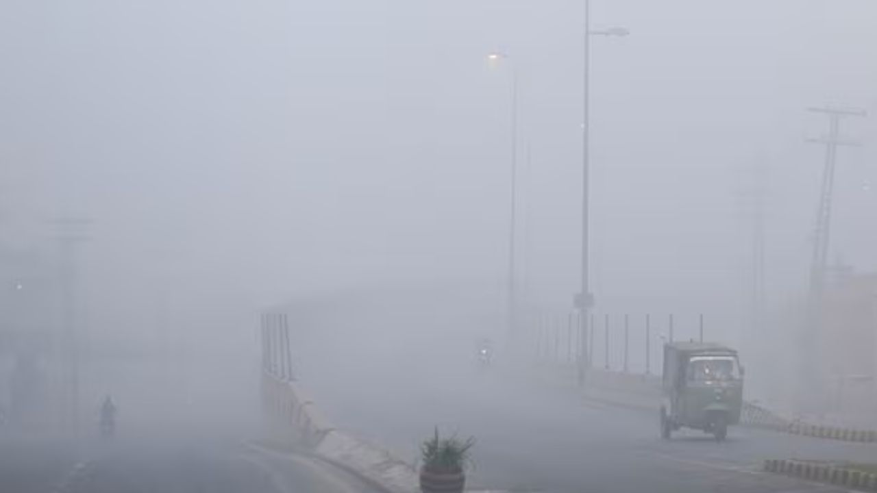 Delhi AQI: ఢిల్లీలో 400 దాటిన ఏక్యూఐ.. అసౌకర్యానికి గురవుతున్న ప్రజలు!