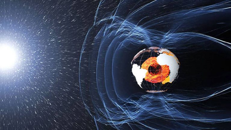 Earth’s Magnetic Poles: భూమి అయస్కాంత ఉత్తర ధ్రువం రష్యా వైపు కదులుతోంది.. ప్రళయం తప్పదా..?