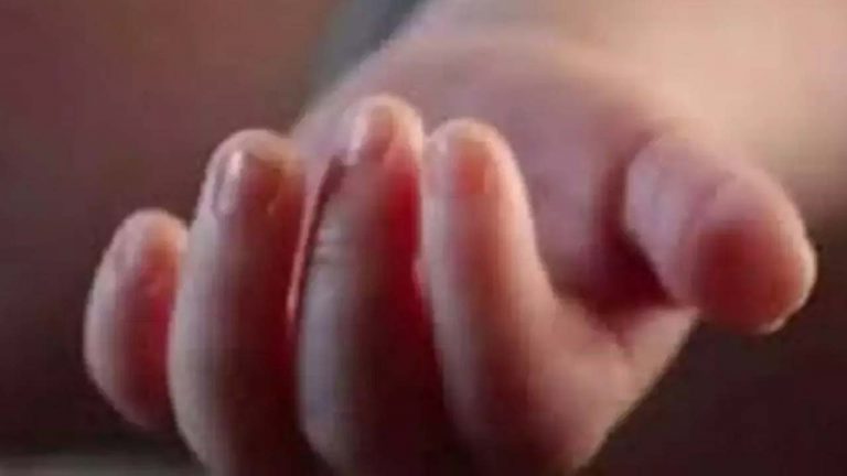 Gujarat: గుజరాత్‌లో ఘోర విషాదం.. కారులో ఊపిరాడక నలుగురు చిన్నారుల మృతి