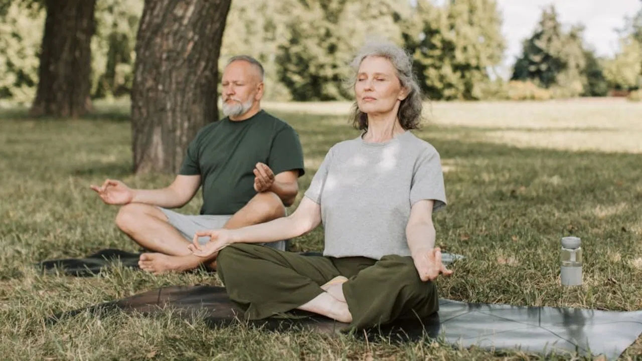 Health Tips: 60 ఏళ్లైనా ఆరోగ్యంగా, ఫిట్‌గా ఉండాలంటే.. మీ జీవనశైలిలో చేయాల్సిన మార్పులు ఇవే…