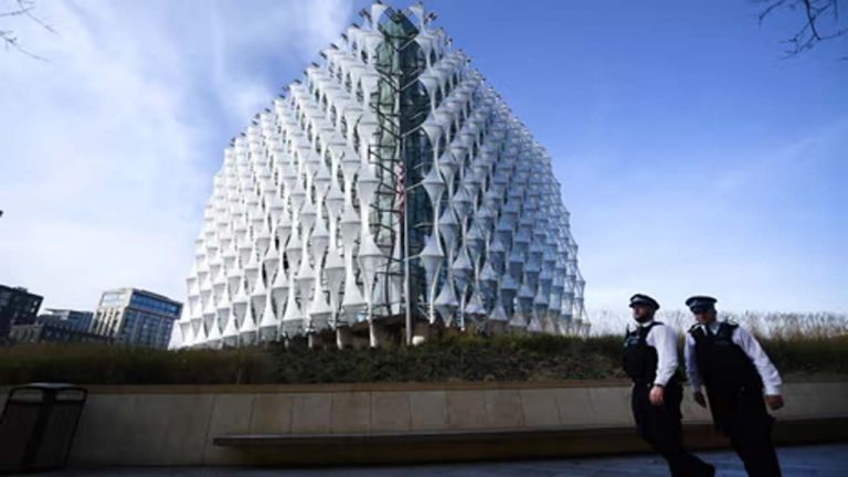 London: లండన్‌లో హైఅలర్ట్.. యూఎస్ ఎంబసీ దగ్గర ప్యాకేజీ కలకలం