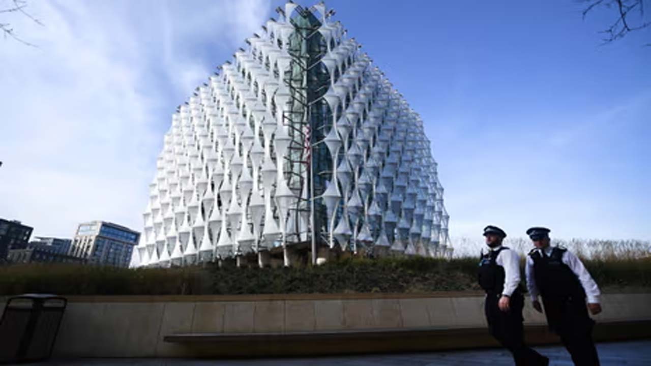 London: లండన్‌లో హైఅలర్ట్.. యూఎస్ ఎంబసీ దగ్గర ప్యాకేజీ కలకలం