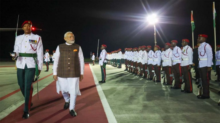 PM Modi: గయానాలో ప్రధాని మోడీ పర్యటన.. ద్వైపాక్షిక సంబంధాలపై చర్చ