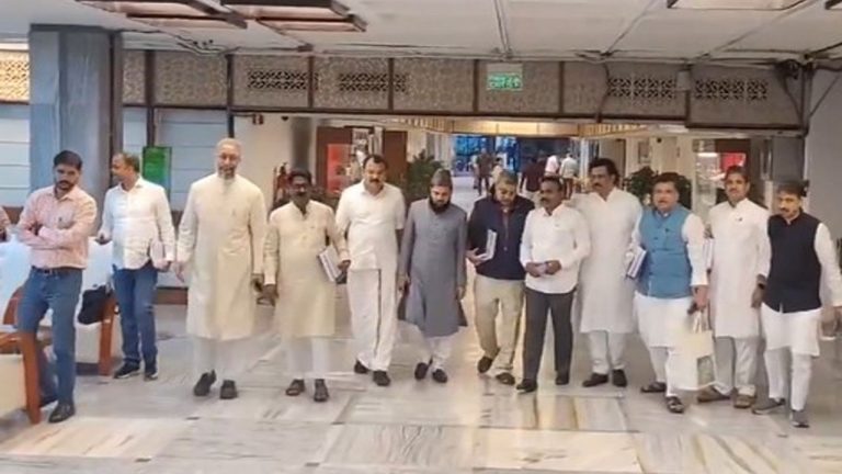 Waqf Bill: ఇలా చేస్తే జేపీసీ నుంచి తప్పుకుంటాం.. లోక్‌సభ స్పీకర్‌కు లేఖ రాసిన ప్రతిపక్ష ఎంపీలు..