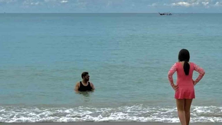 MSD: థాయ్‌లాండ్‌లో ధోనీ ఏం చేస్తున్నాడో చూడండి.. కూతురు ముందే..!