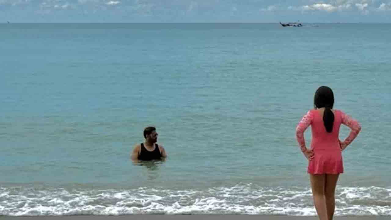 MSD: థాయ్‌లాండ్‌లో ధోనీ ఏం చేస్తున్నాడో చూడండి.. కూతురు ముందే..!