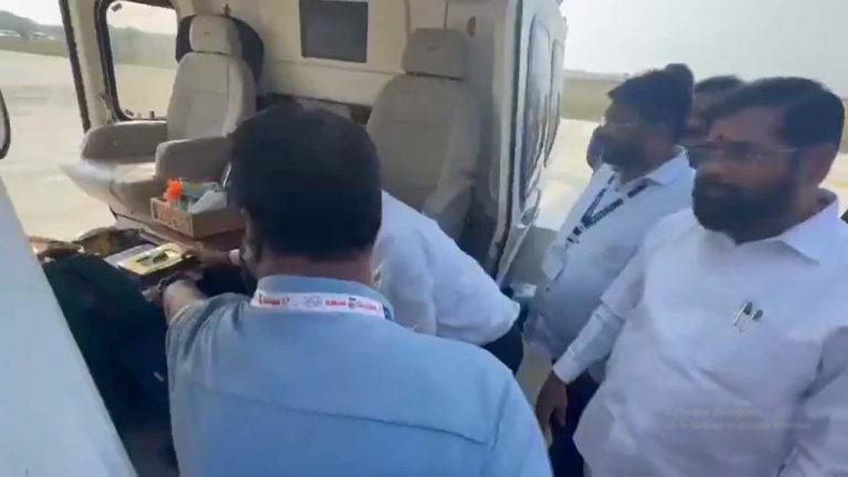 Maharashtra Polls: సీఎం ఏక్‌నాథ్‌షిండే, అజిత్ పవార్ బ్యాగ్‌లు తనిఖీ.. సహకరించిన అగ్ర నేతలు