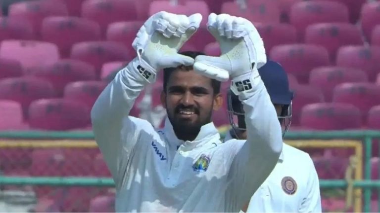 Ranji Trophy: మెగా వేలానికి ముందు వీర బాదుడు.. ట్రిపుల్ సెంచరీ సాధించిన లోమ్రోర్