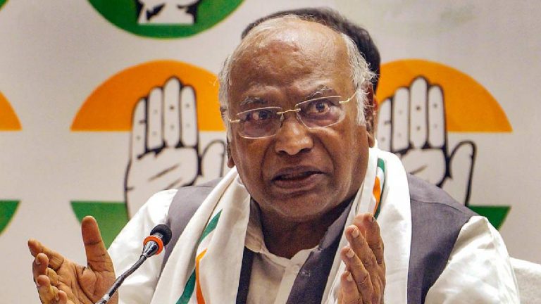 Mallikarjun Kharge: ఈవీఎంలు వద్దు, మాకు బ్యాలెట్ పేపర్లు కావాలి.. ఖర్గే డిమాండ్..